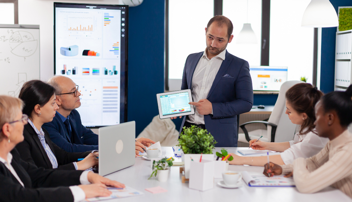 Read more about the article 9 Key Metrics To Track Employee Productivity In The Digital Workplace